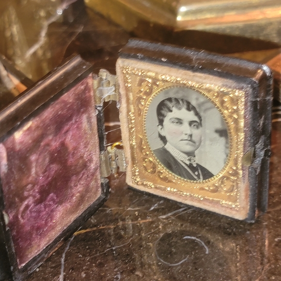 Antique 19th Century Daguerreotype photographSmall broken. I have others avail - Picture 14 of 14